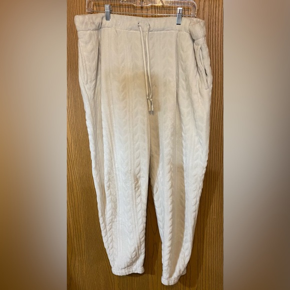 XL Super Soft with pockets PJ pants. soft material on the inside too! - Picture 4 of 8